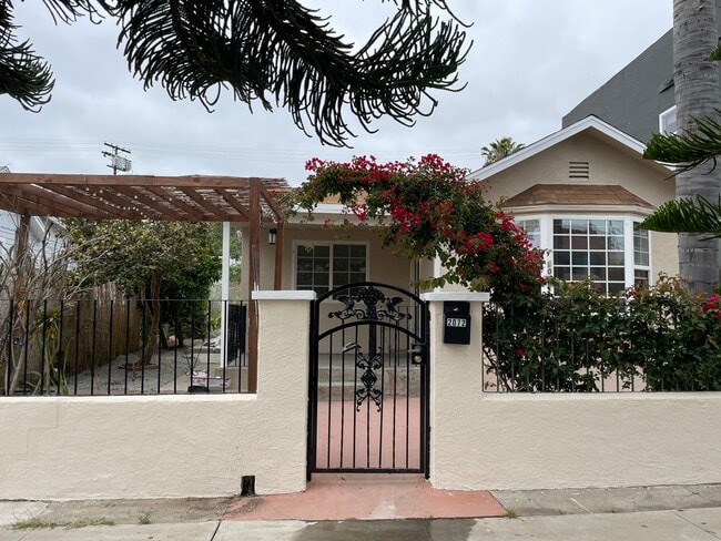 Gated Entry - 2072 Newton Ave