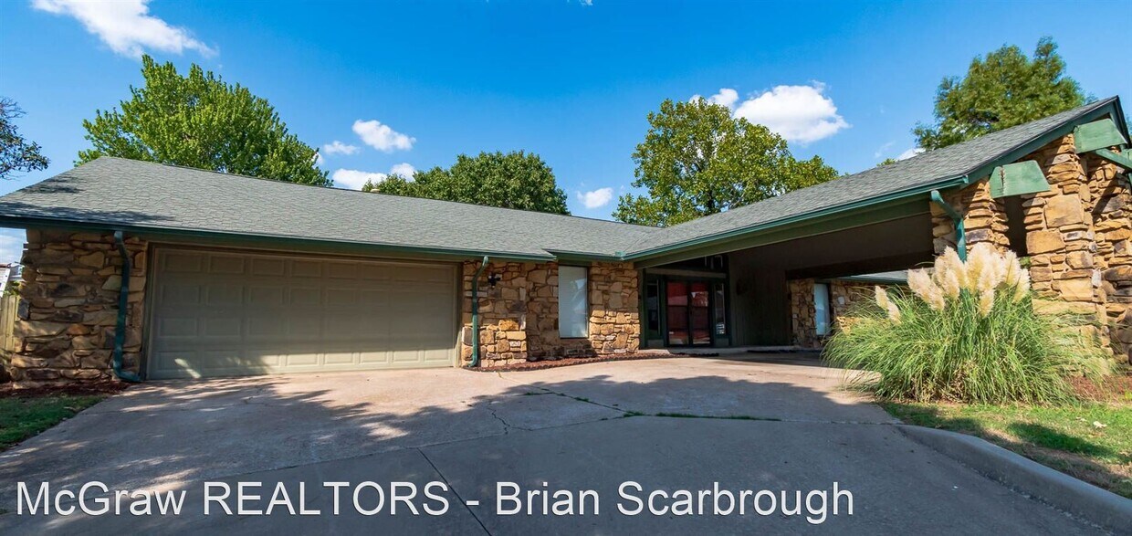 Primary Photo - 4 br, 2 bath House - 4913 E. 75th St.