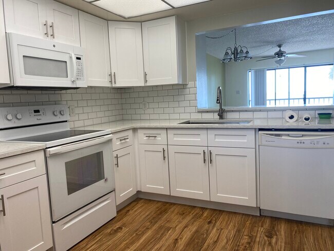 Foto del edificio - 6850 N Cocoa Blvd