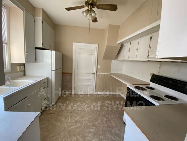 Foto del edificio - 420 E Madison