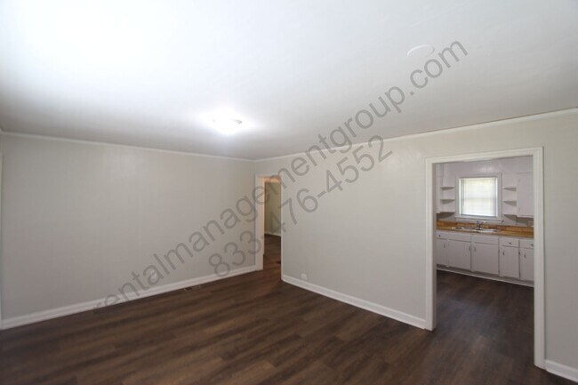 Foto del edificio - New On The Market with Fresh Updates!!