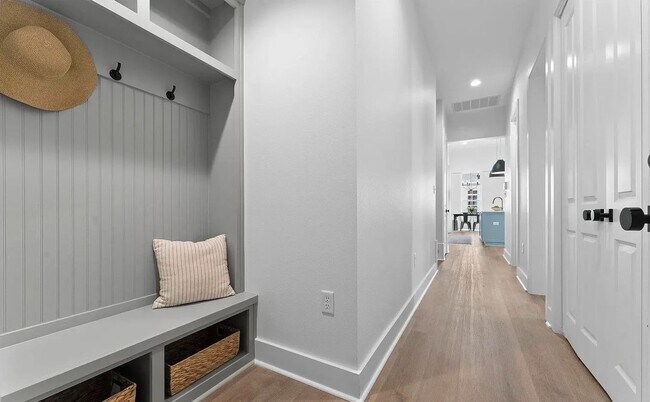 Foto del edificio - 8505 Lillian Mae Ln