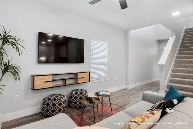 Foto del edificio - 28328 Birnham Woods Dr