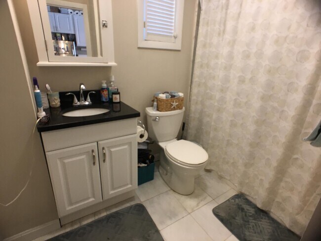 Building Photo - 7 Burrill Pl