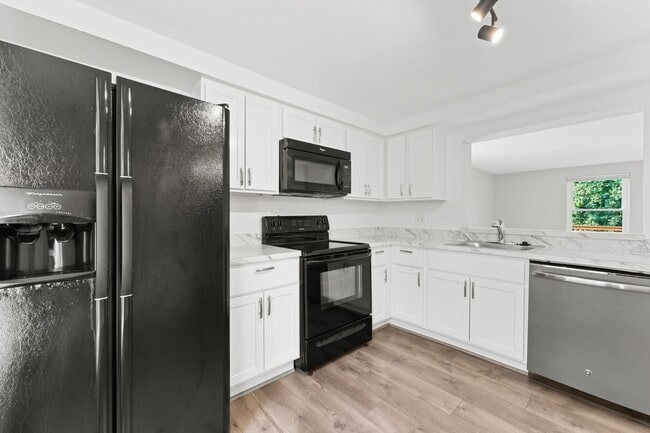 Building Photo - 8161 Sheffield Ct