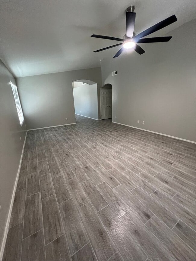 Building Photo - South Phoenix 4 Bed 2 Bath
