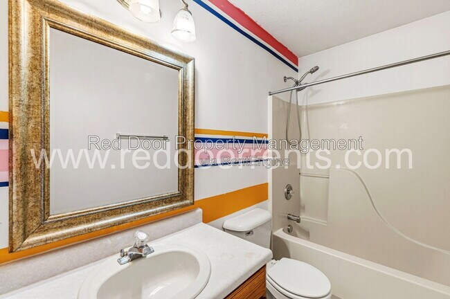 Foto del edificio - 13236 Huff Blvd