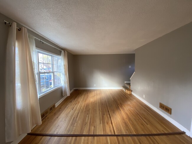Building Photo - 18 9th Ave NW