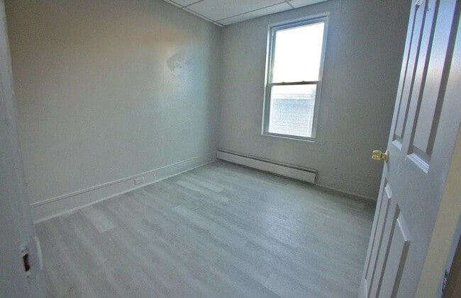 Building Photo - 61-63 Circular