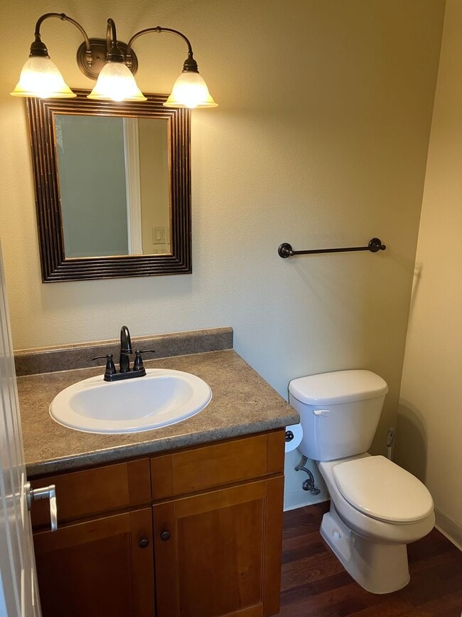 Building Photo - *$1,000 Off 1st Month's Rent!* Well-Kept Three Bedroom Home in West Salem