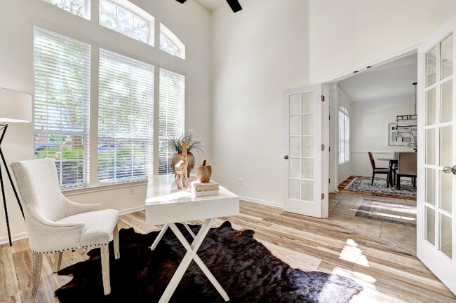 Building Photo - 10216 Peekston Dr
