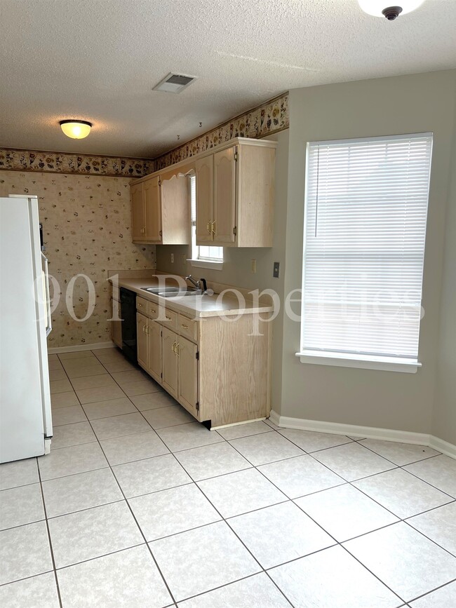 Building Photo - 9593 Daly Dr