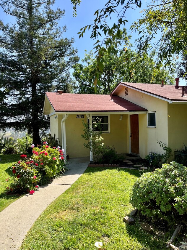 Primary Photo - 1284 Montecito Dr