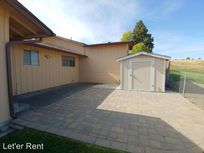 Foto del edificio - 3 br, 1 bath House - 1209 SW Zeta Court