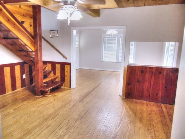 Foto del edificio - 317 E Locust St