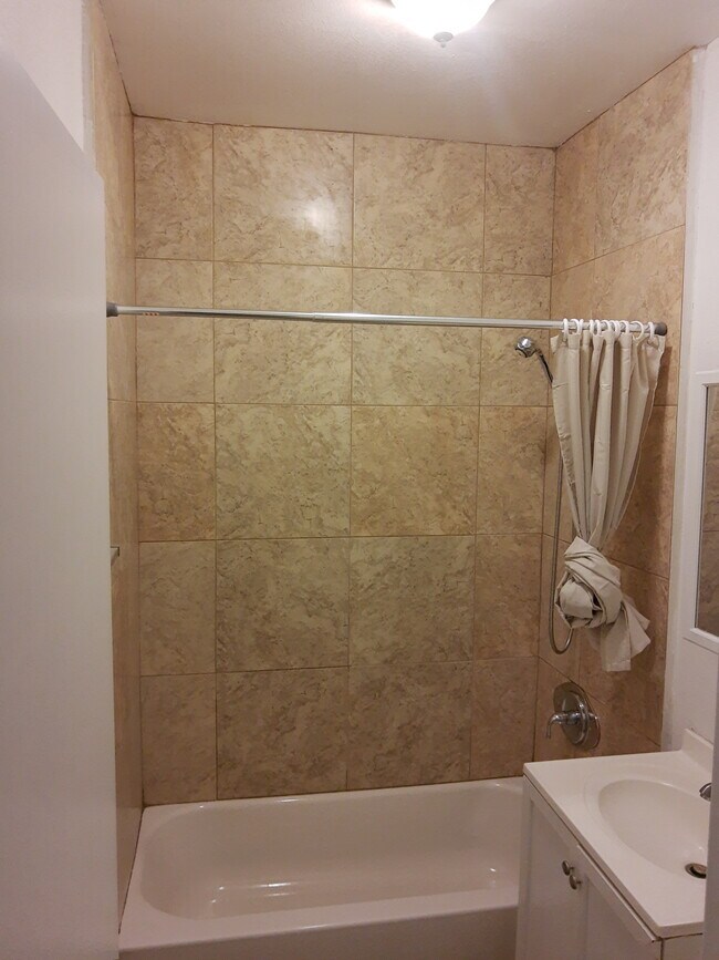 Foto del edificio - 941 E 52nd Pl