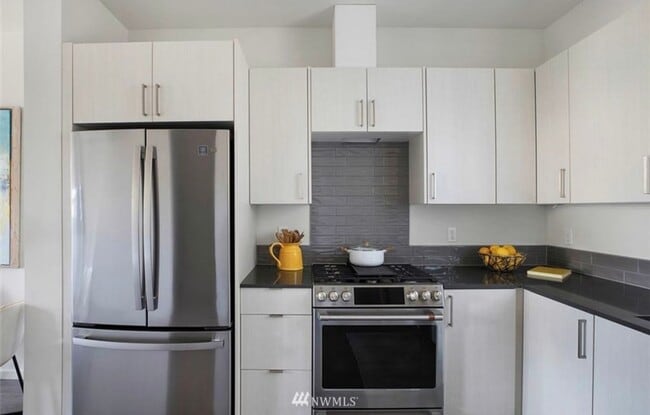 Building Photo - $500 Off 1 mo rent!  Perfect Blend of Live...