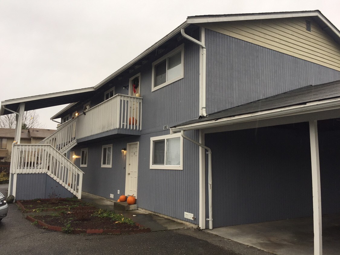 Apartment Building - 2124 N 20th St