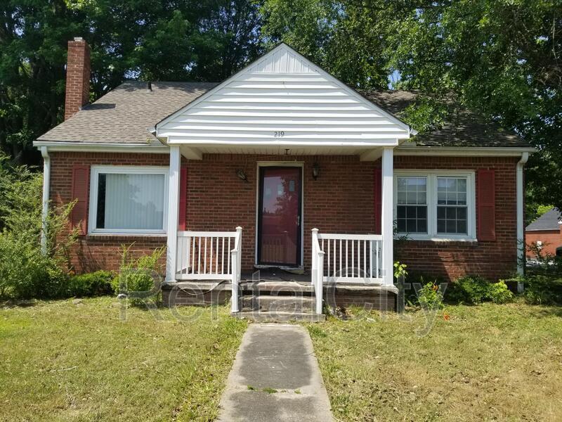 Primary Photo - 219 D St
