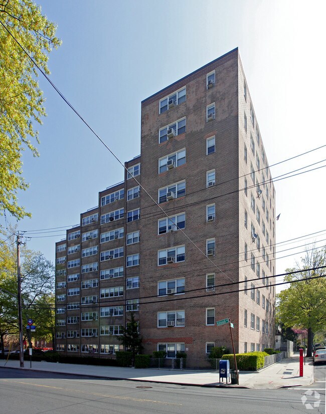 Woodlawn Veterans Mutual Co Op Apartments Bronx Ny Apartments Com