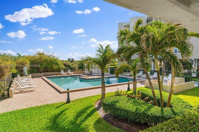 Foto del edificio - 669 NE Plantation Rd
