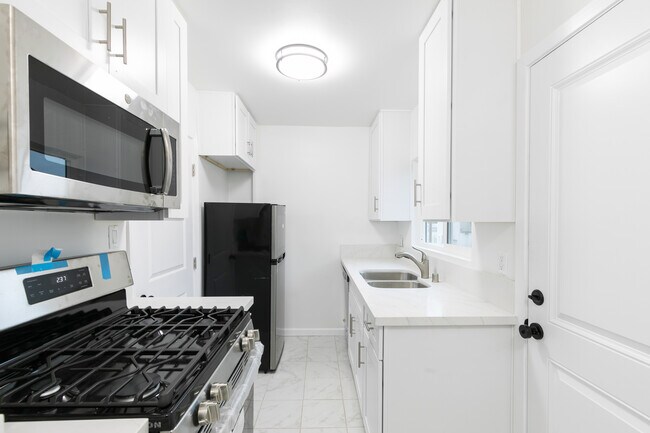 Building Photo - 2632 Arvia St Los Angeles, CA 90065