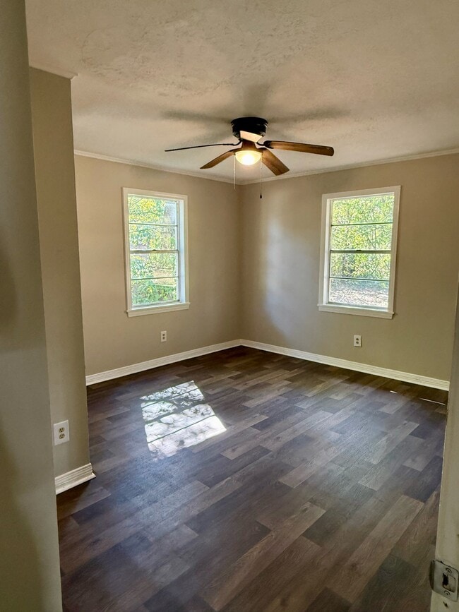 Building Photo - 207 Lakeview Dr