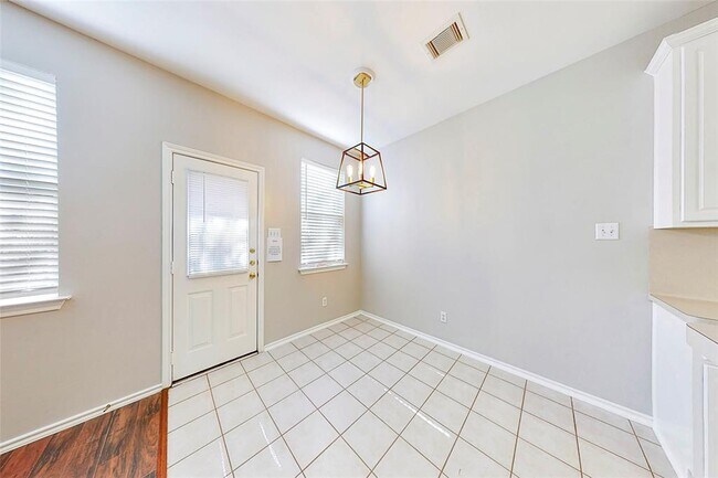 Building Photo - 107 N Camellia Grove Cir