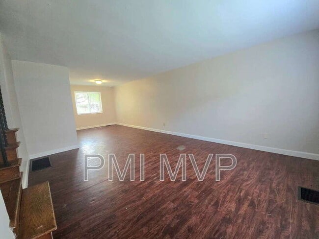 Building Photo - 830 S Harris Ave
