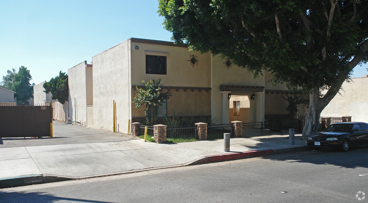 Building Photo - 13919 Paramount Blvd