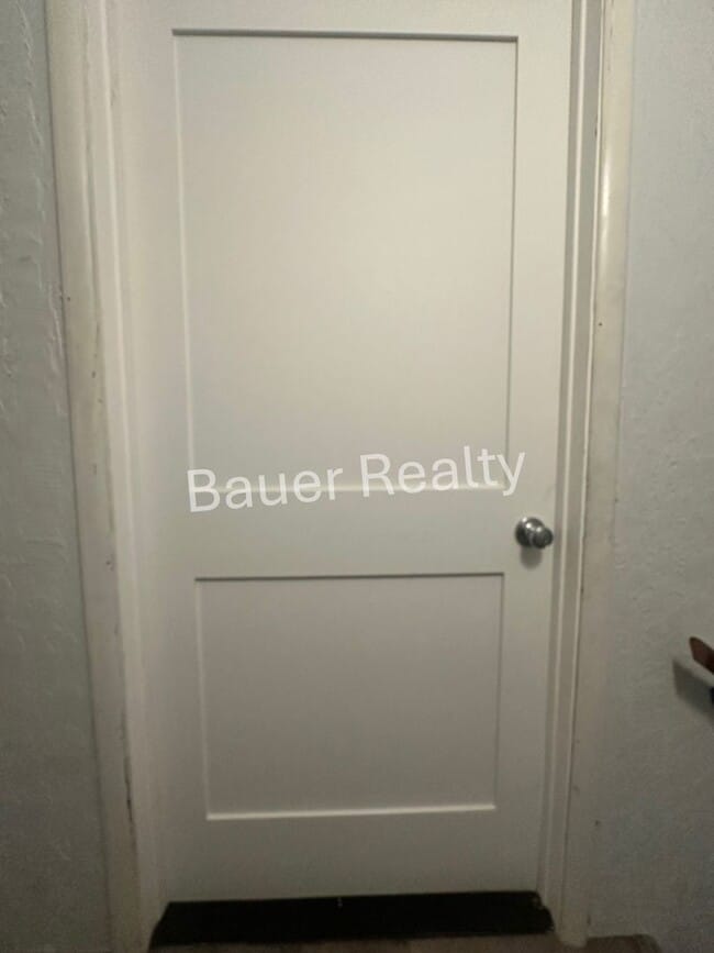 Building Photo - ab43 (Bauckman lease only)