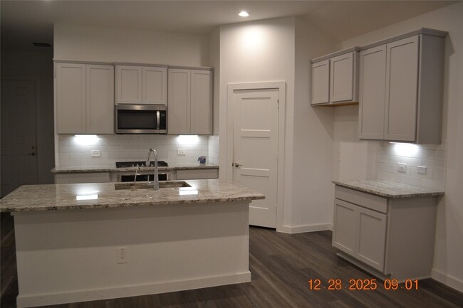 Building Photo - 1613 Sunbend Ln