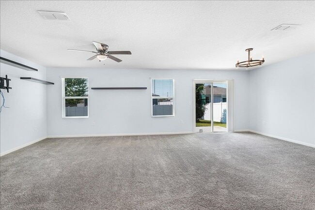 Building Photo - Like New Green Cove Springs 4 bedroom/2 bath