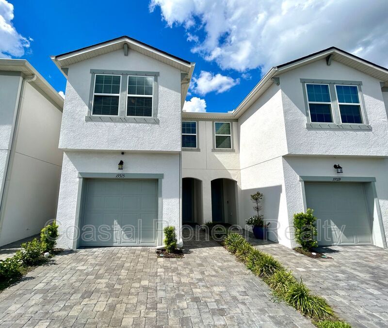 Foto principal - 19315 Blue Pond Dr