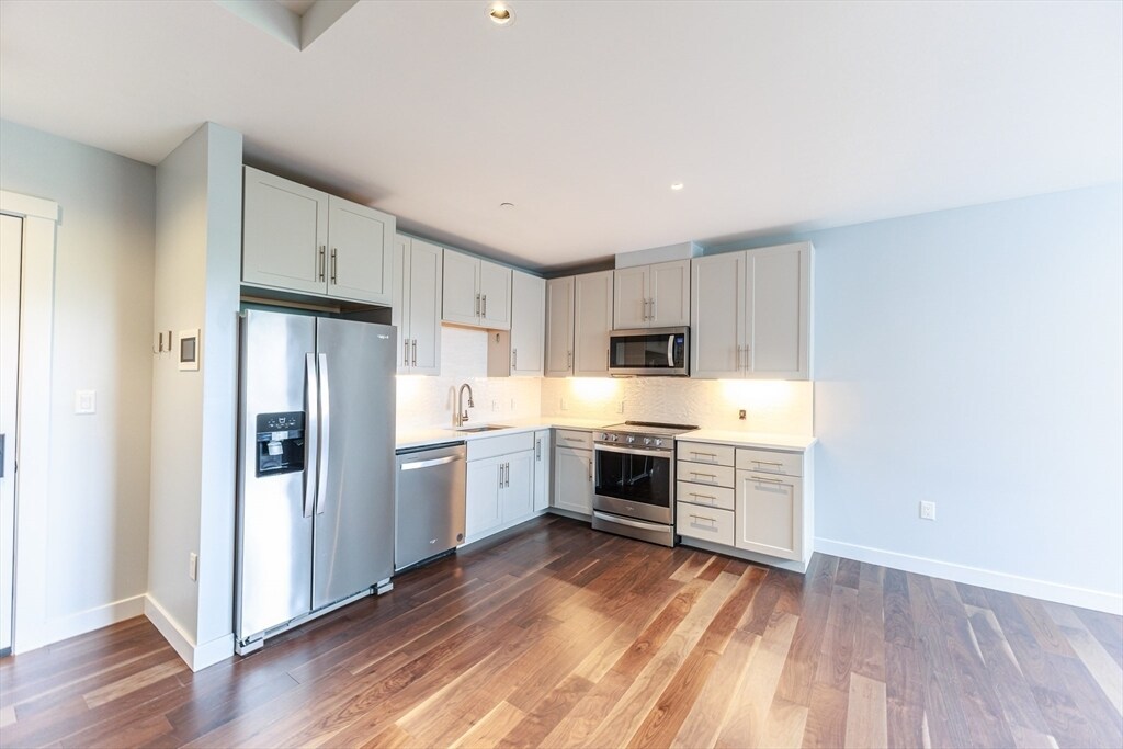 Foto principal - 182 Babcock St
