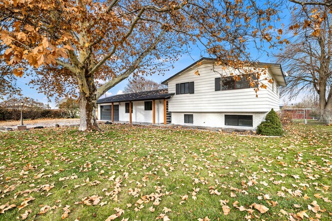 Building Photo - 120 S Cotterell Dr