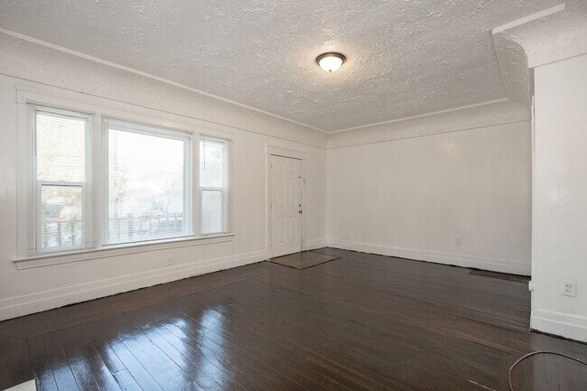 Foto del edificio - 1025 W 23rd St