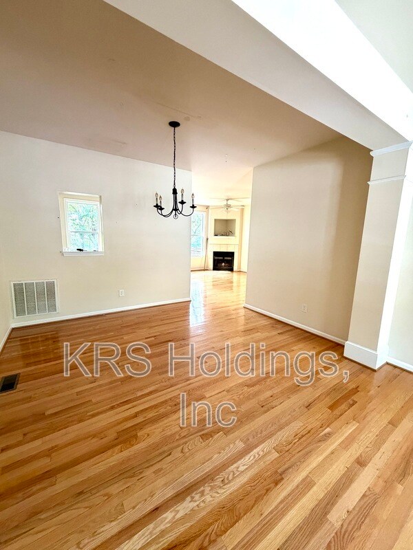 Building Photo - 1023 Carrington Pl