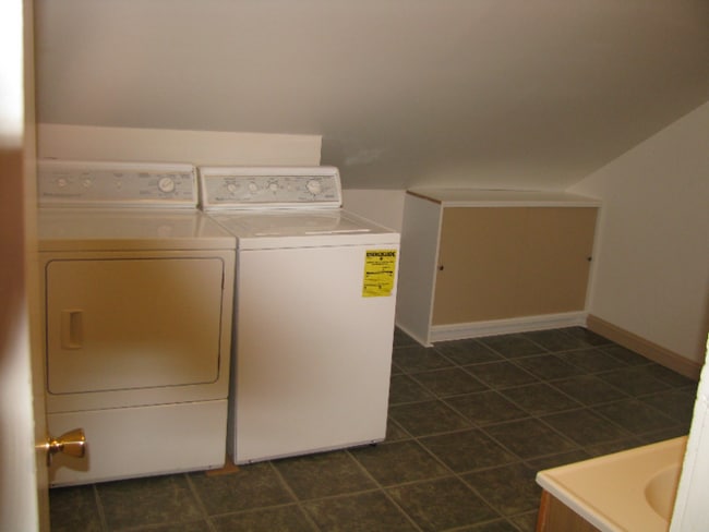 Building Photo - 60 Dog Hill Rd