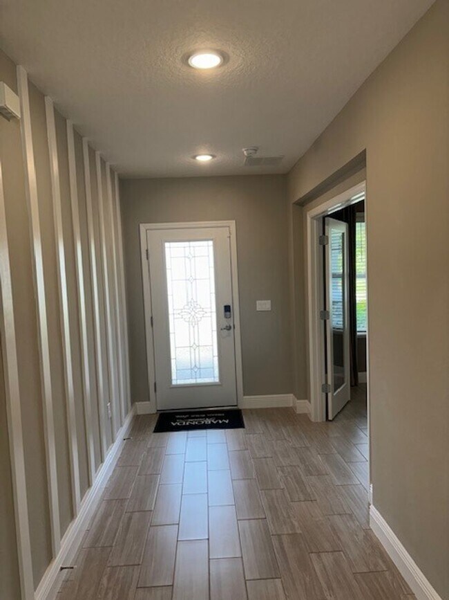 Foto del edificio - FOR RENT – Luxury Model Home in Elegant Ma...