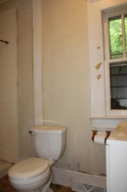Building Photo - 208 E Ray Avenue Unit A