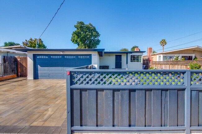 Foto del edificio - Amazing 4 Bed 2 Bath Single Family Home!