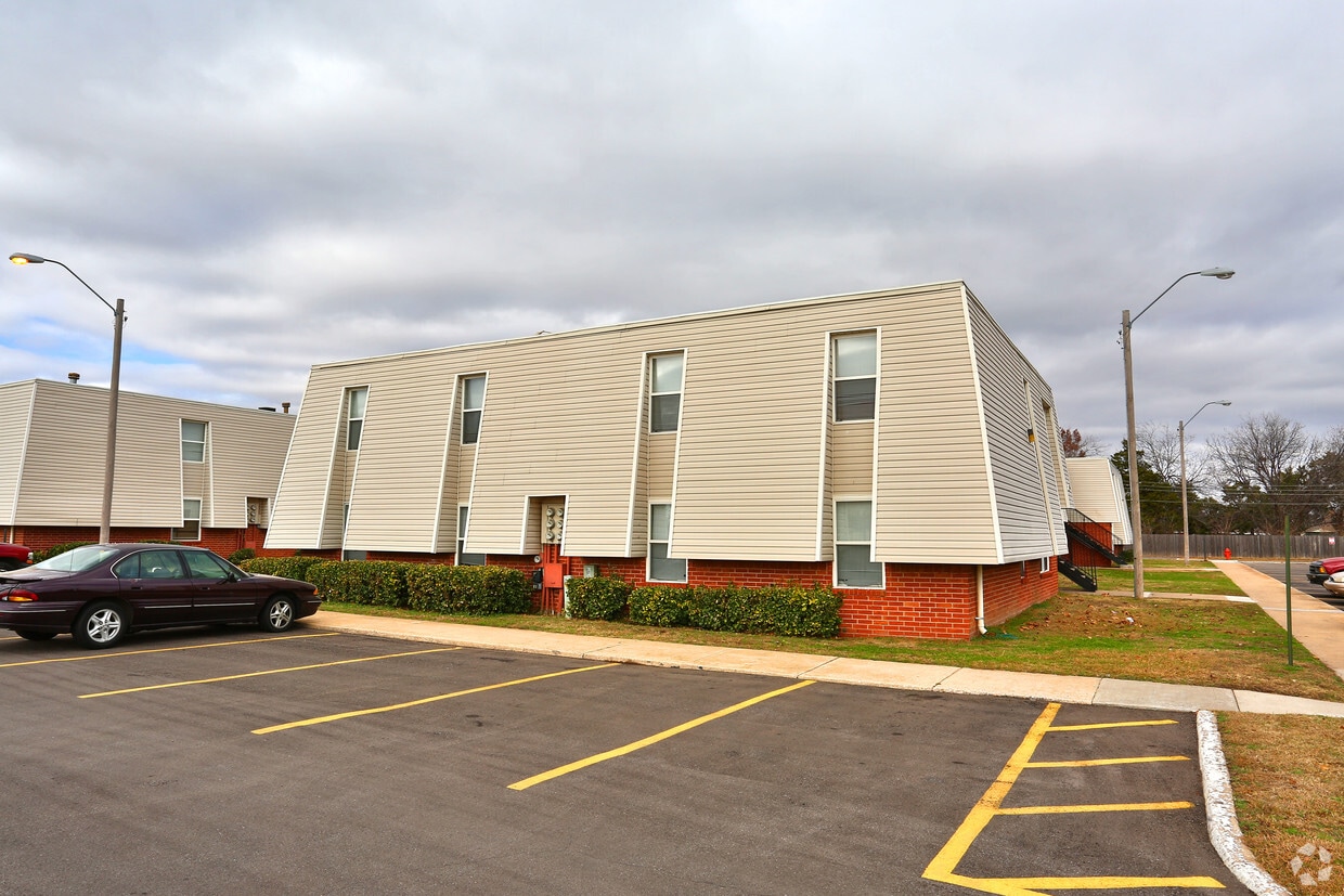 Hillcrest Green Apartments Oklahoma City, OK