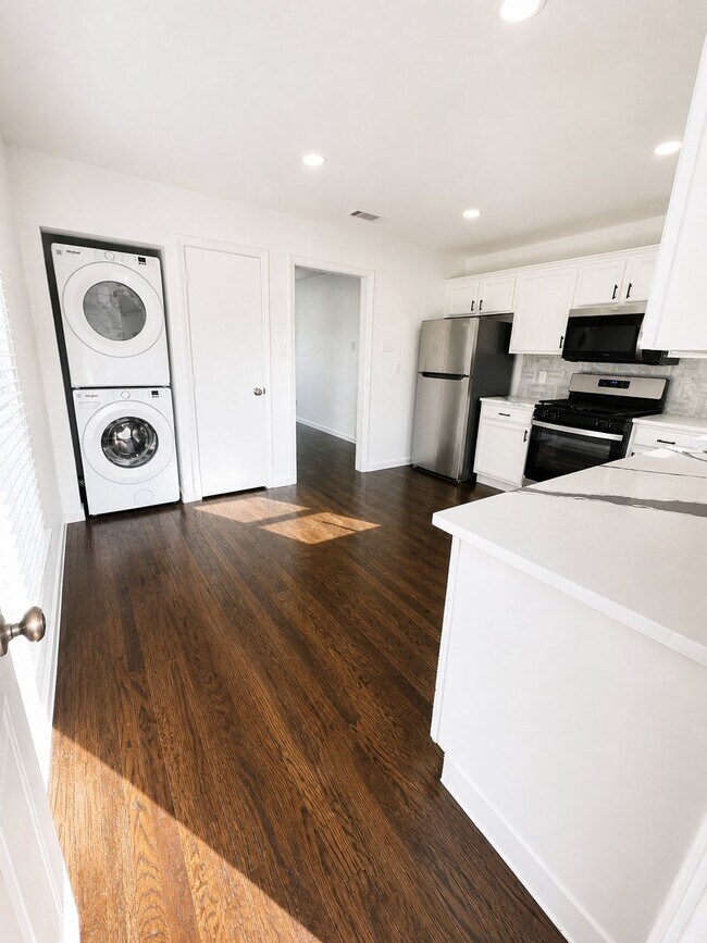 Photo - 2065 Farola Dr House