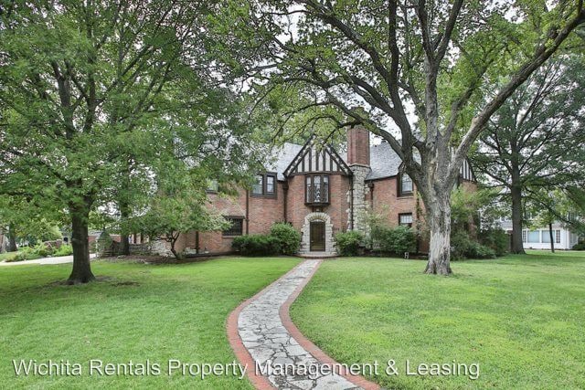 Building Photo - 254 N Crestway St