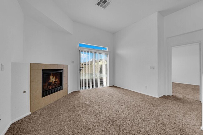 Foto del edificio - Beautiful 3/2 home! Corner lot in gated community!!