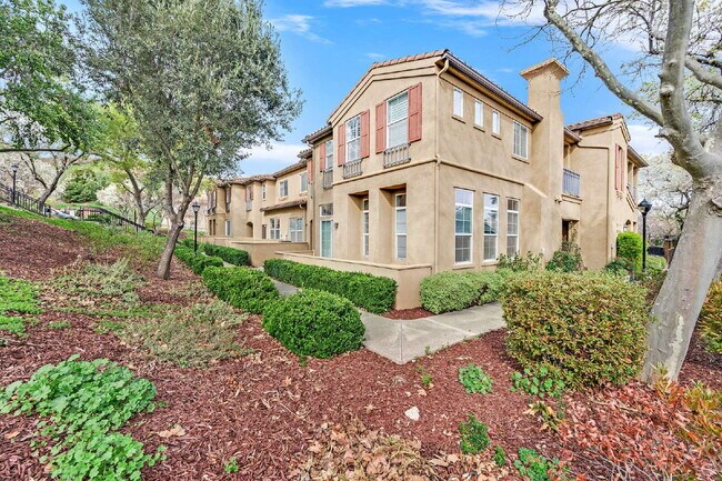 Foto del edificio - Corner Unit Condo with Vineyard Views – 2 Bed, 2 Bath – Quiet, Private, and Convenient!