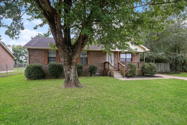 Building Photo - 2621 Deerpath Dr