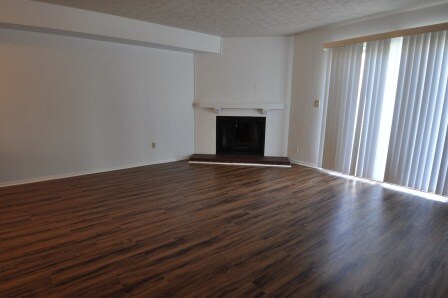 Primary Photo - 601 White Oak Dr