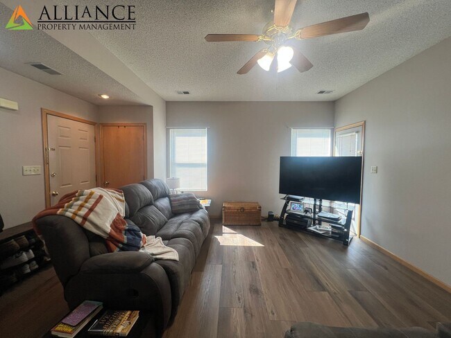 Foto del edificio - Nice Duplex on East Side!